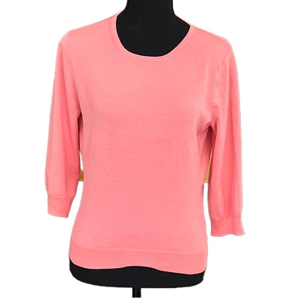 BANANA Republic silk blend crew neck top, faux pearl back  buttons, size M